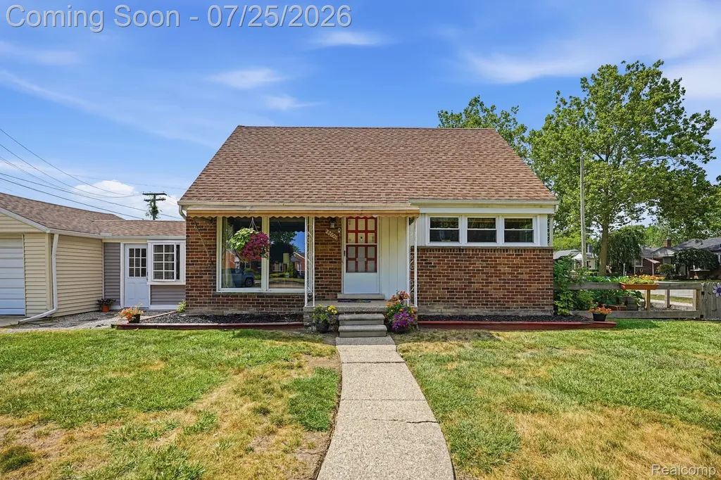 22601 Chapoton Street St. Clair Shores City MI 48080