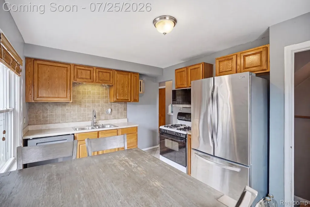 22601 Chapoton Street St. Clair Shores City MI 48080