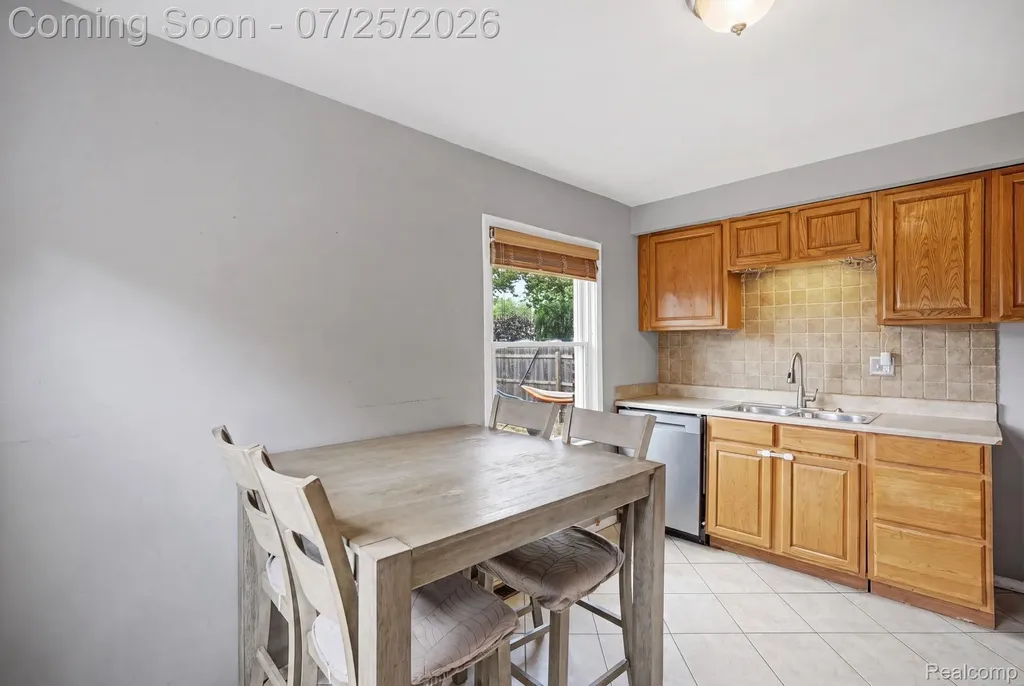 22601 Chapoton Street St. Clair Shores City MI 48080