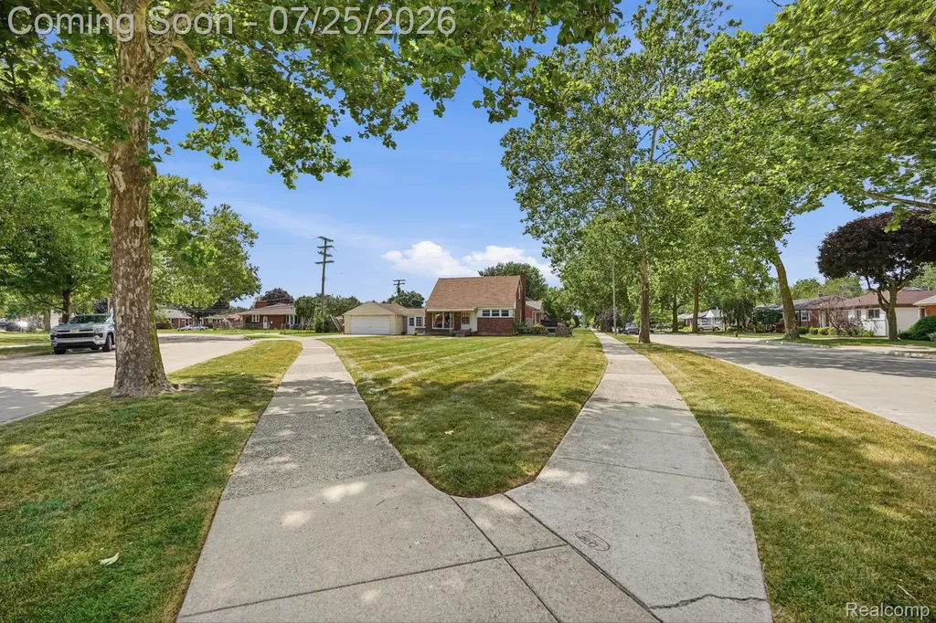 22601 Chapoton Street St. Clair Shores City MI 48080