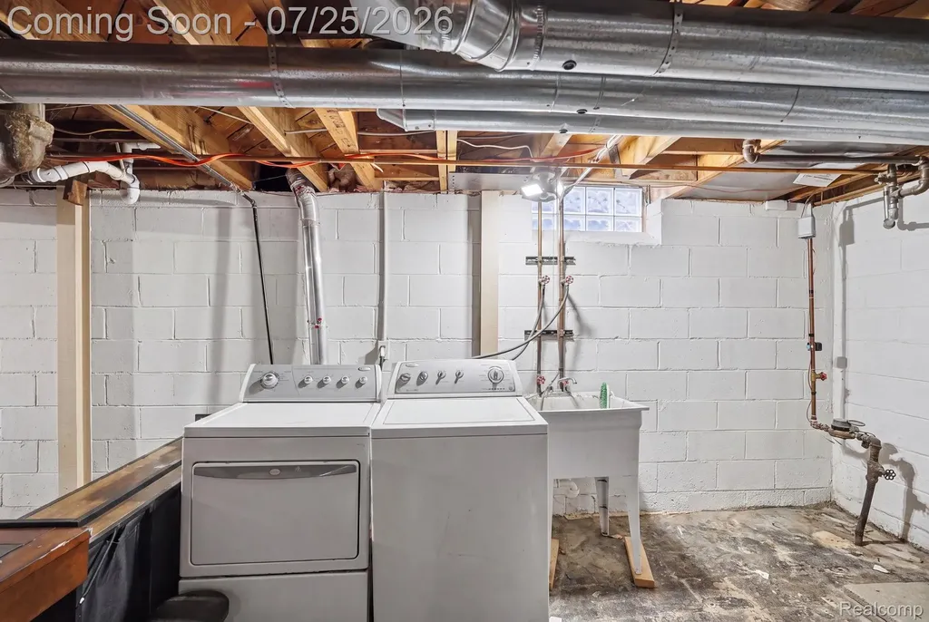 22601 Chapoton Street St. Clair Shores City MI 48080