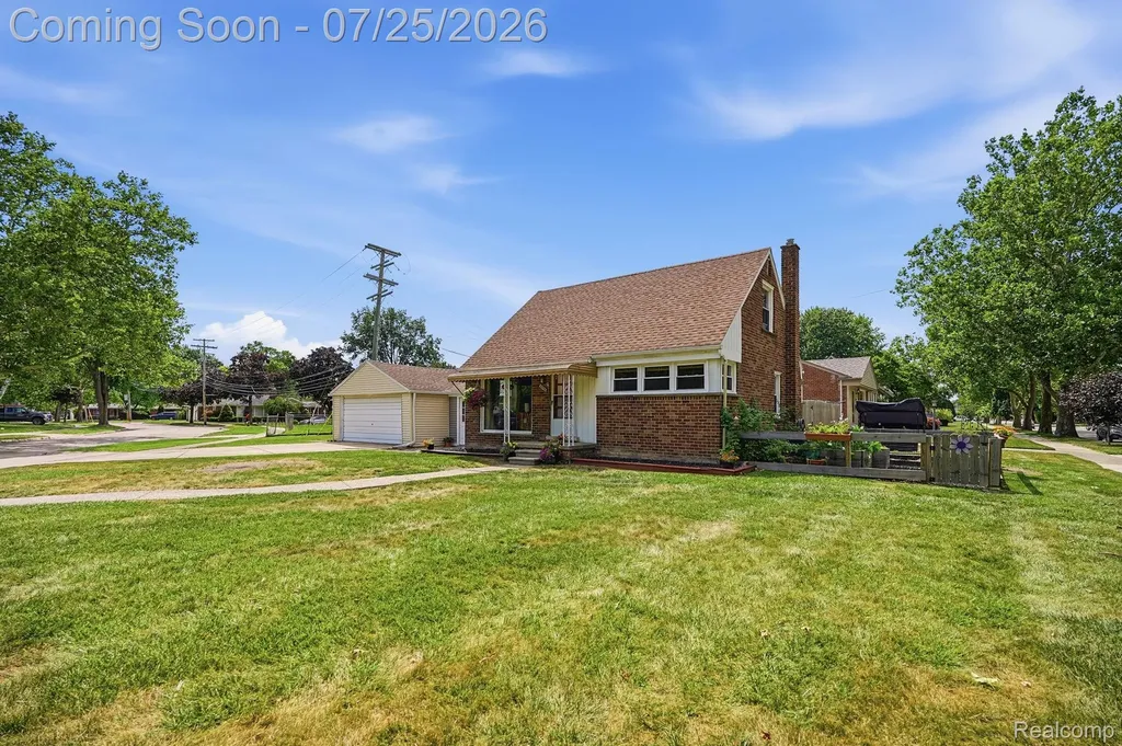 22601 Chapoton Street St. Clair Shores City MI 48080