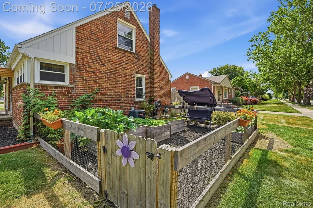 22601 Chapoton Street St. Clair Shores City MI 48080