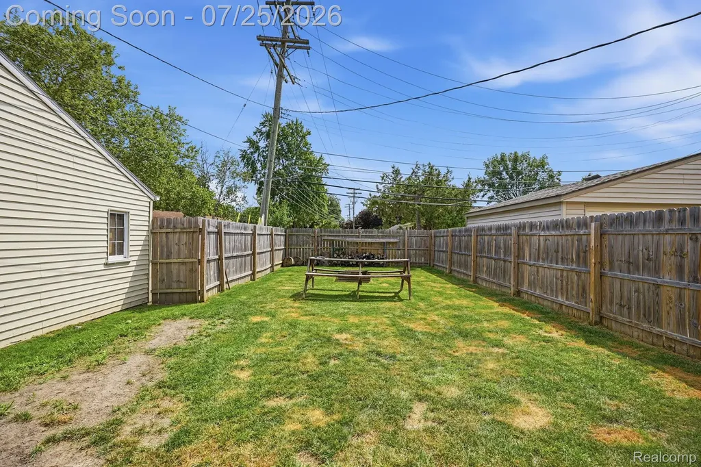 22601 Chapoton Street St. Clair Shores City MI 48080