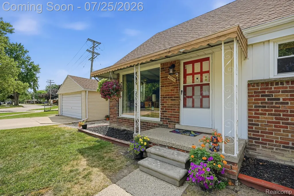 22601 Chapoton Street St. Clair Shores City MI 48080