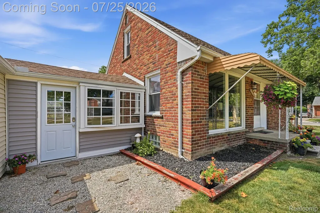 22601 Chapoton Street St. Clair Shores City MI 48080