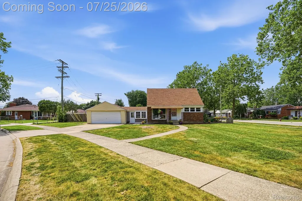 22601 Chapoton Street St. Clair Shores City MI 48080
