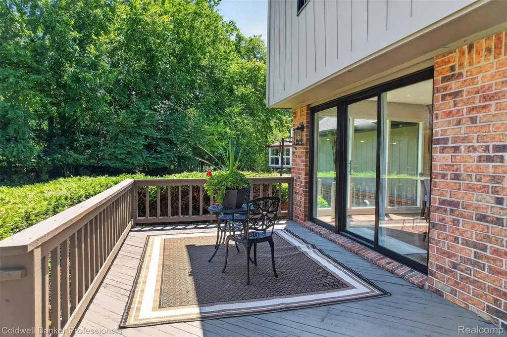 2932 Constitution Court West Bloomfield Charter Township MI 48322