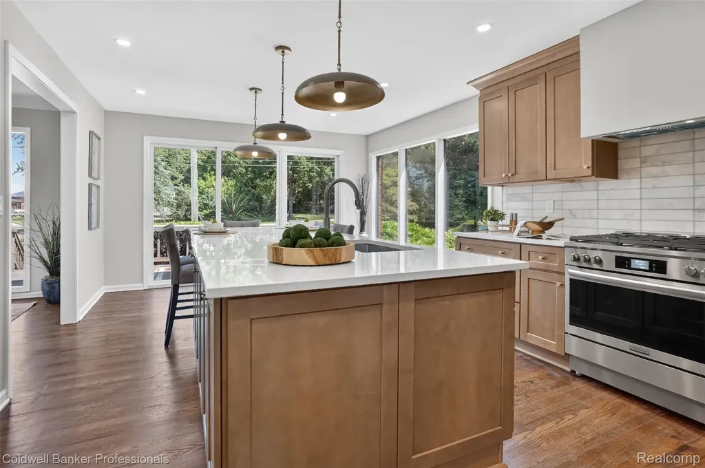 2932 Constitution Court West Bloomfield Charter Township MI 48322