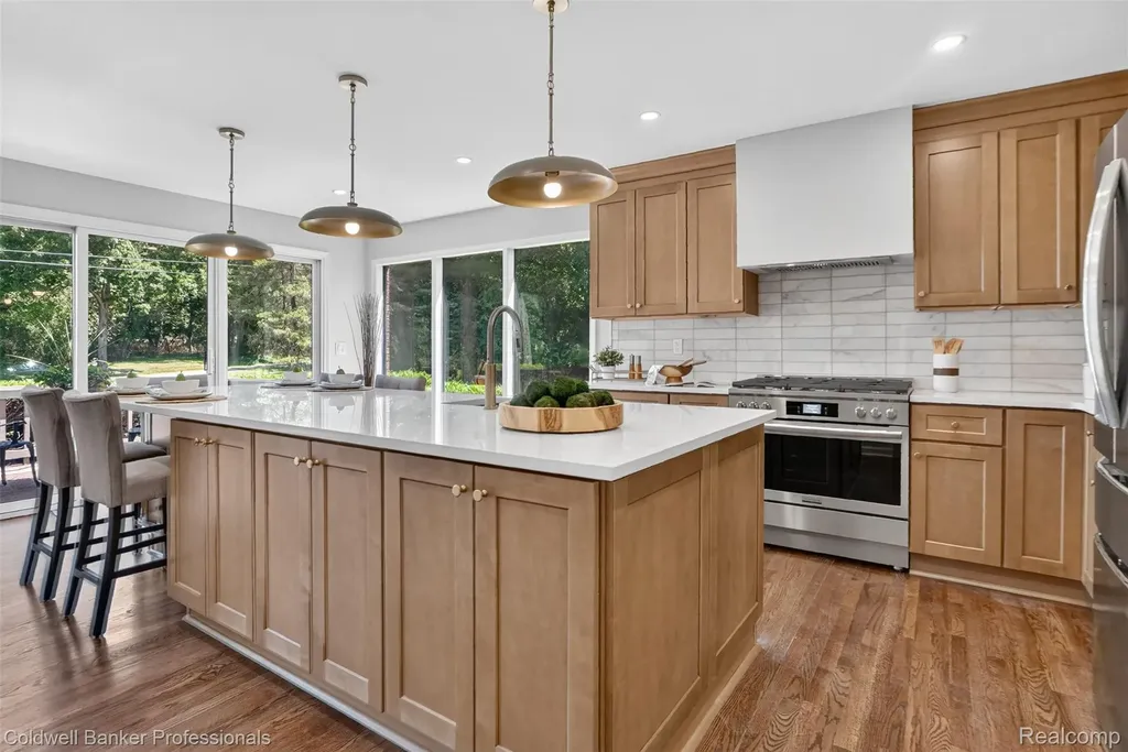 2932 Constitution Court West Bloomfield Charter Township MI 48322