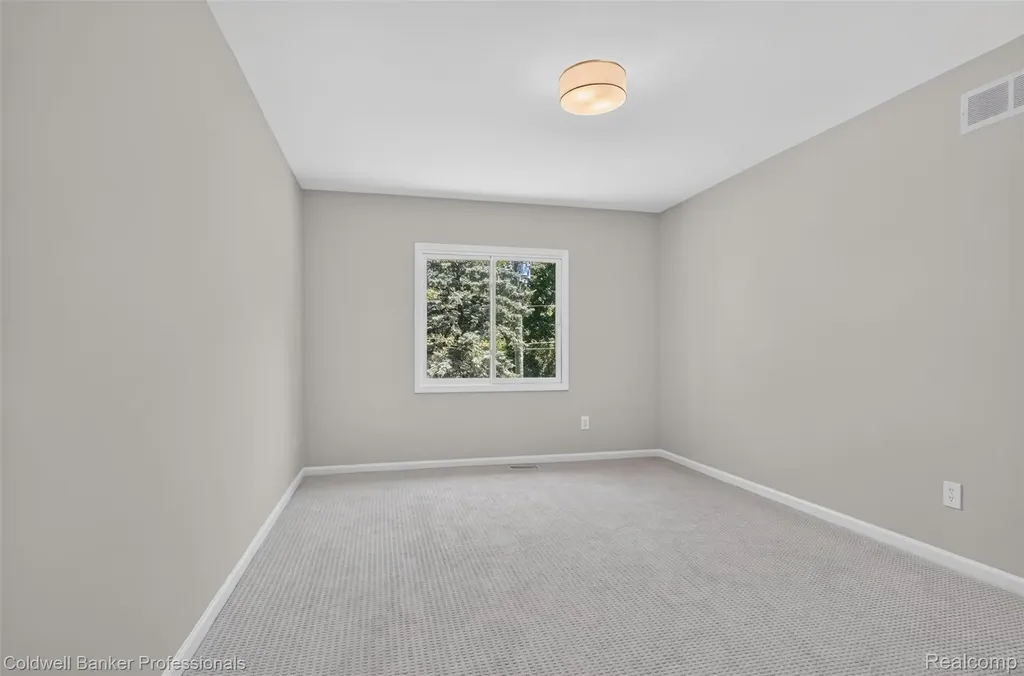 2932 Constitution Court West Bloomfield Charter Township MI 48322