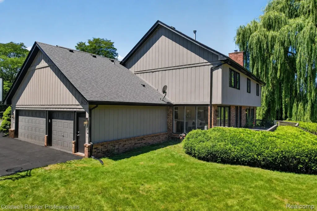 2932 Constitution Court West Bloomfield Charter Township MI 48322