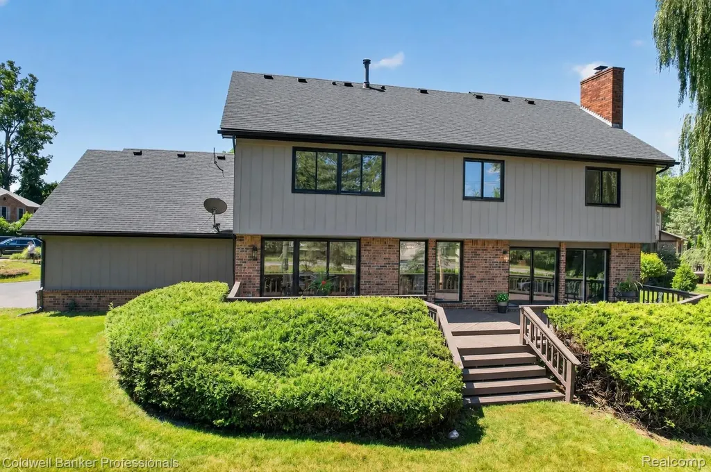 2932 Constitution Court West Bloomfield Charter Township MI 48322