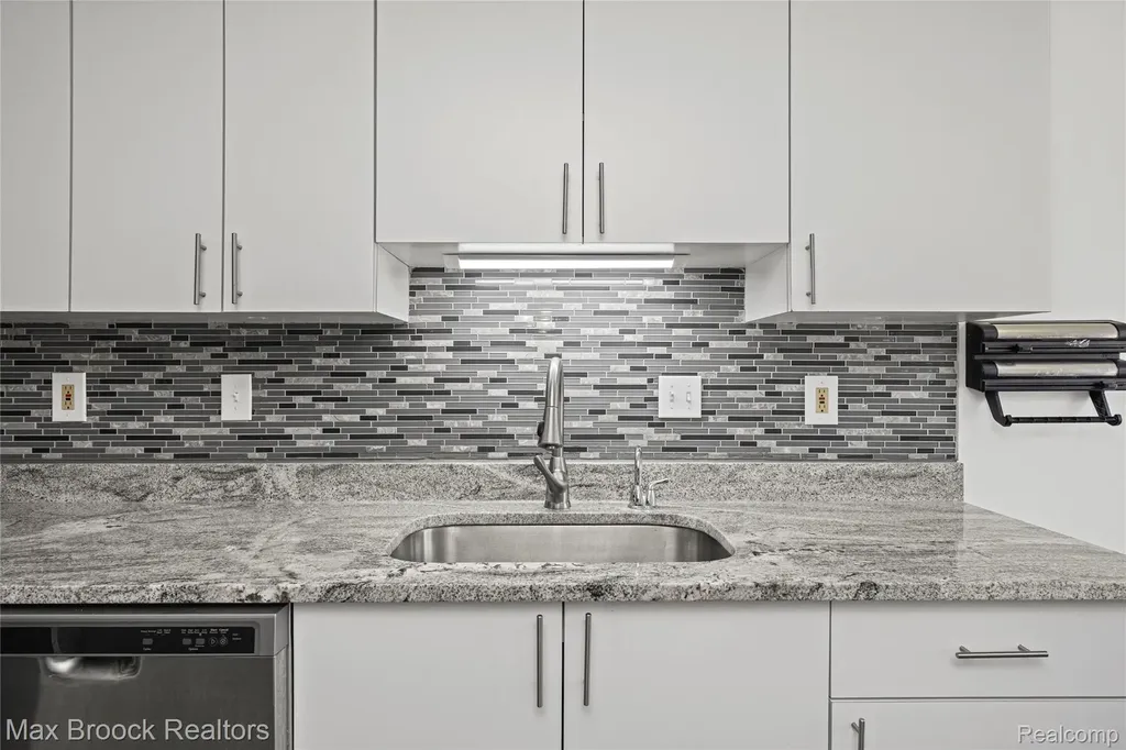 7451 Pebble Point West Bloomfield Charter Township MI 48322
