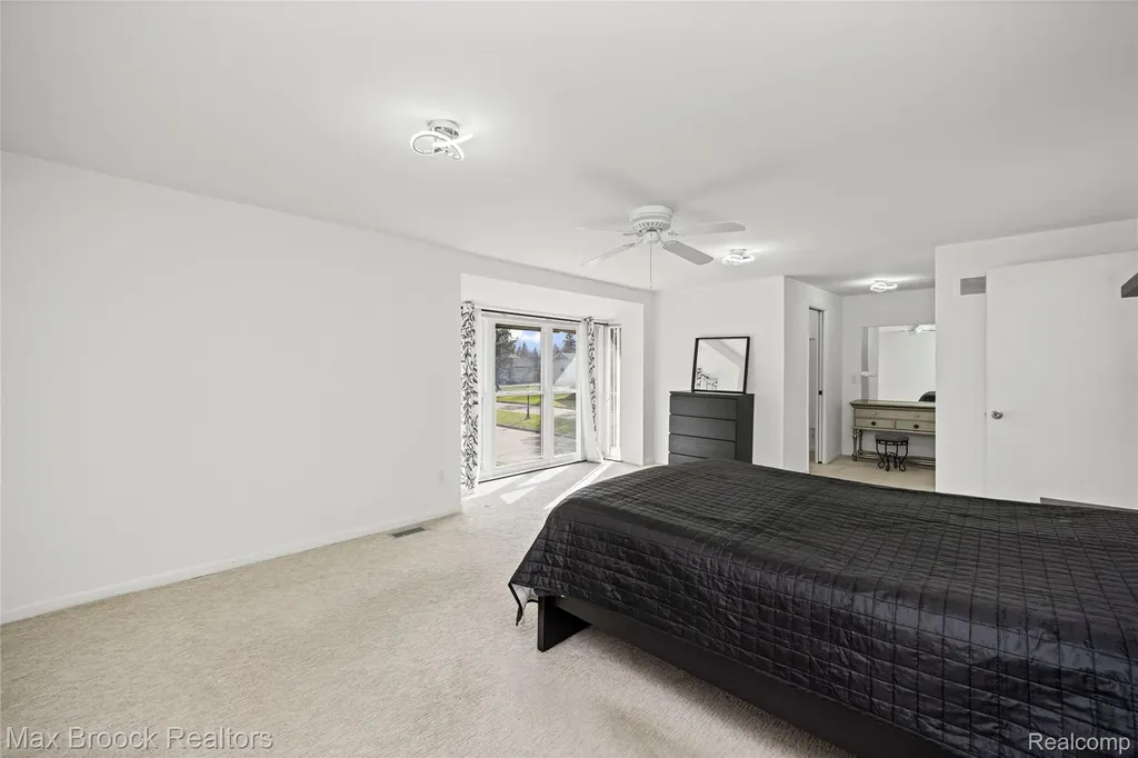 7451 Pebble Point West Bloomfield Charter Township MI 48322