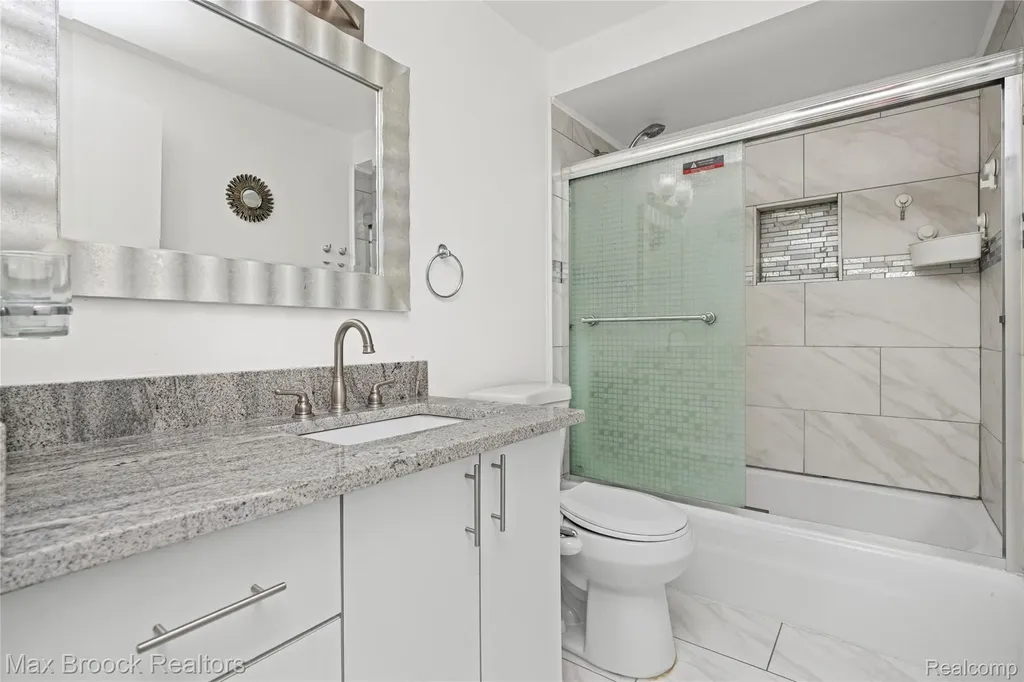 7451 Pebble Point West Bloomfield Charter Township MI 48322