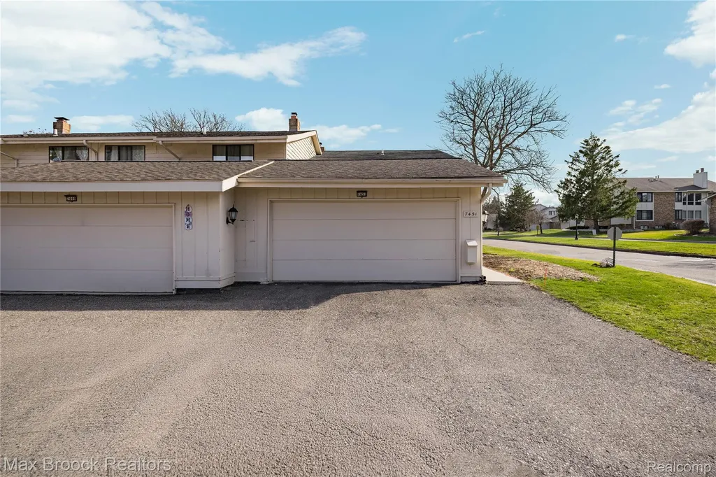 7451 Pebble Point West Bloomfield Charter Township MI 48322