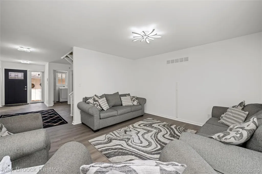 7451 Pebble Point West Bloomfield Charter Township MI 48322