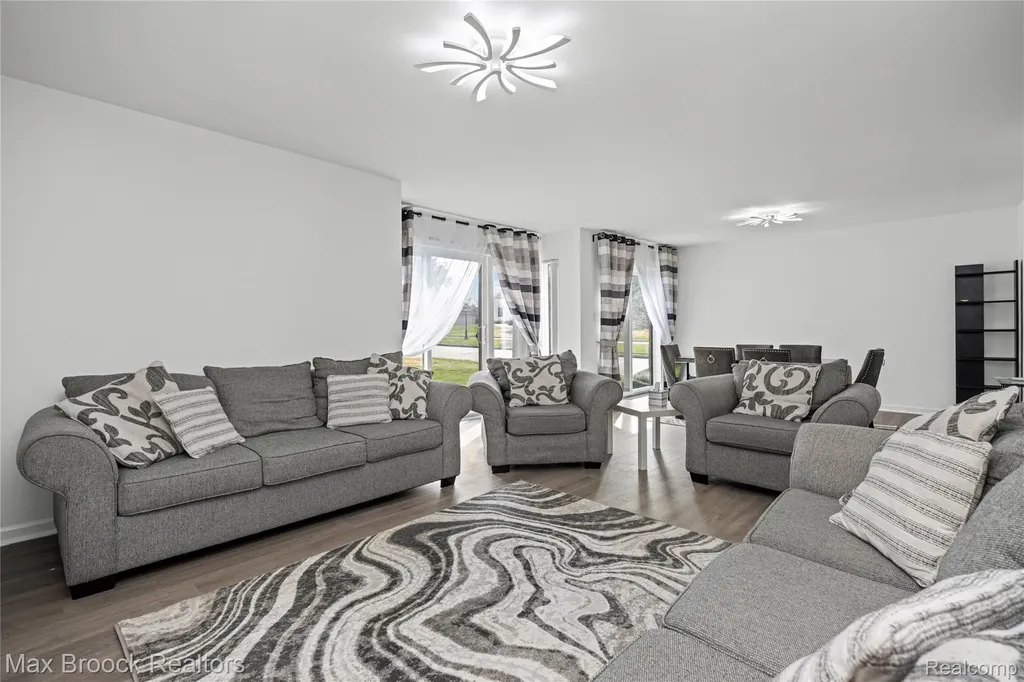7451 Pebble Point West Bloomfield Charter Township MI 48322
