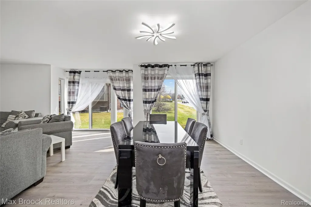 7451 Pebble Point West Bloomfield Charter Township MI 48322
