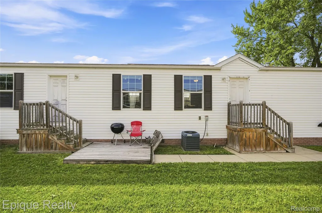 15346 Enchante Clinton Charter Township MI 48038