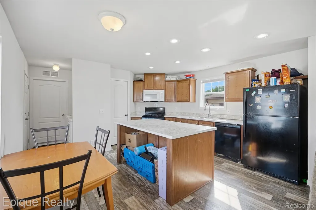 15346 Enchante Clinton Charter Township MI 48038