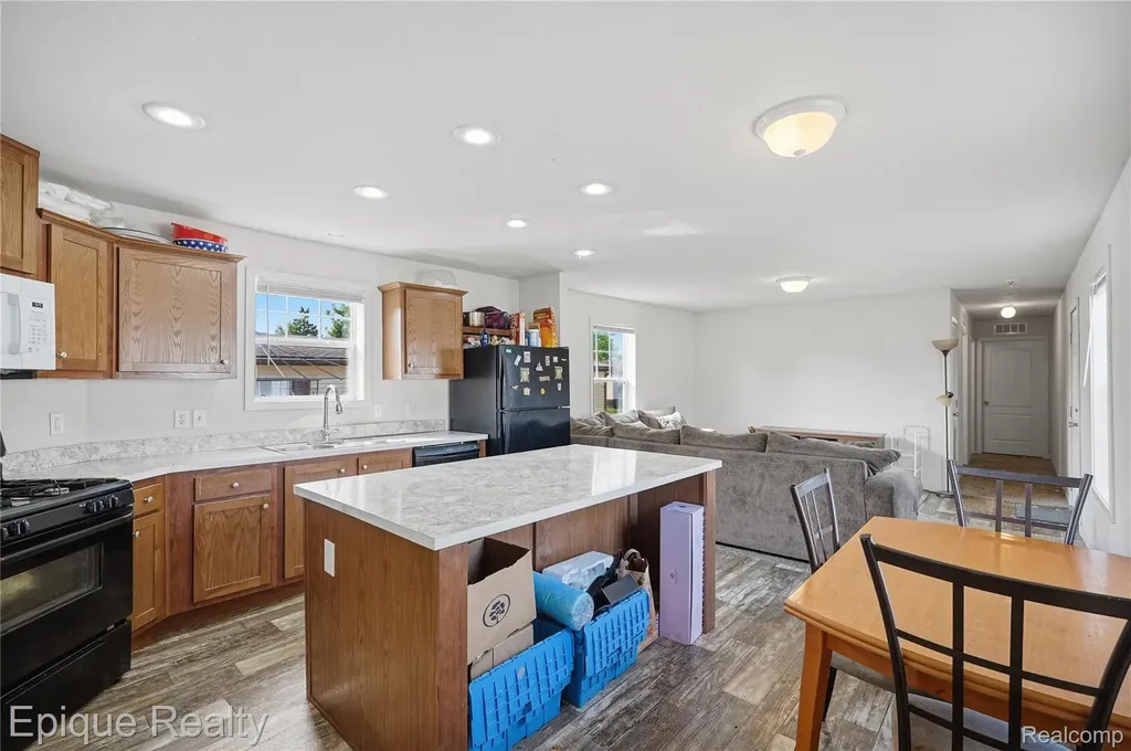 15346 Enchante Clinton Charter Township MI 48038