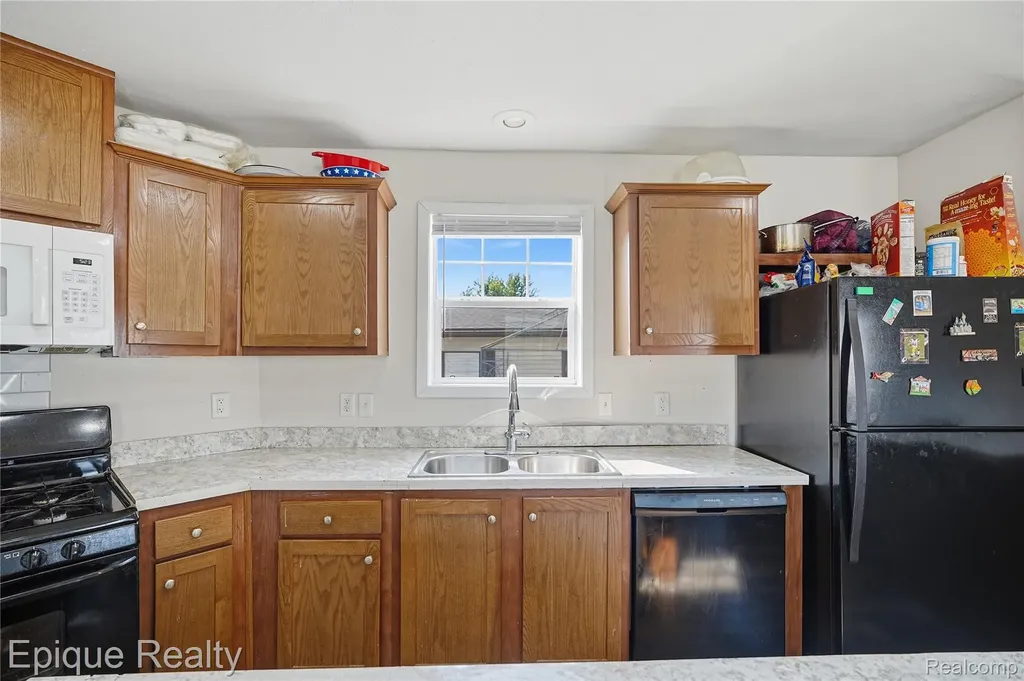 15346 Enchante Clinton Charter Township MI 48038