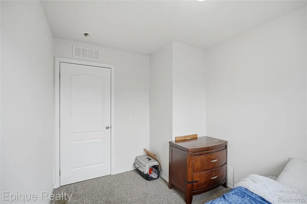 15346 Enchante Clinton Charter Township MI 48038