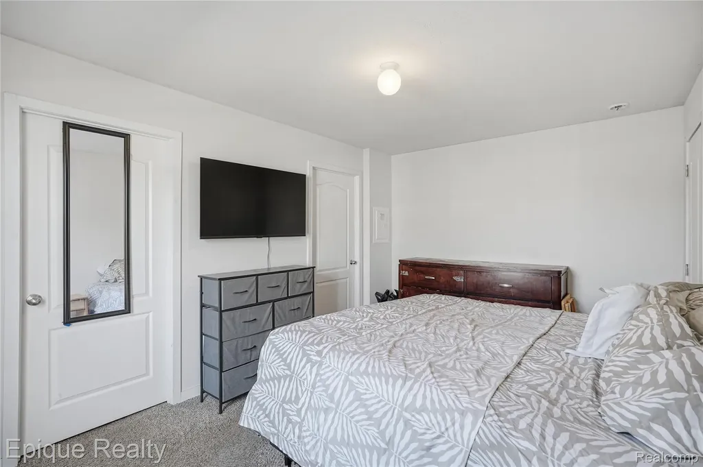15346 Enchante Clinton Charter Township MI 48038