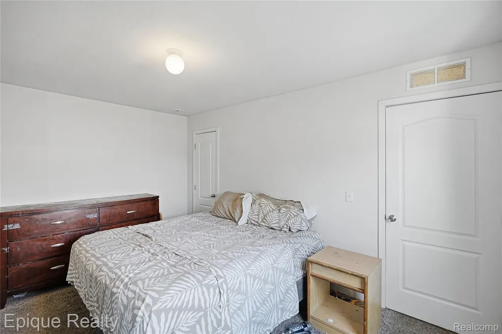 15346 Enchante Clinton Charter Township MI 48038