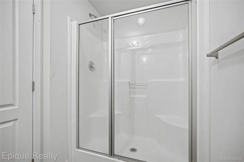15346 Enchante Clinton Charter Township MI 48038