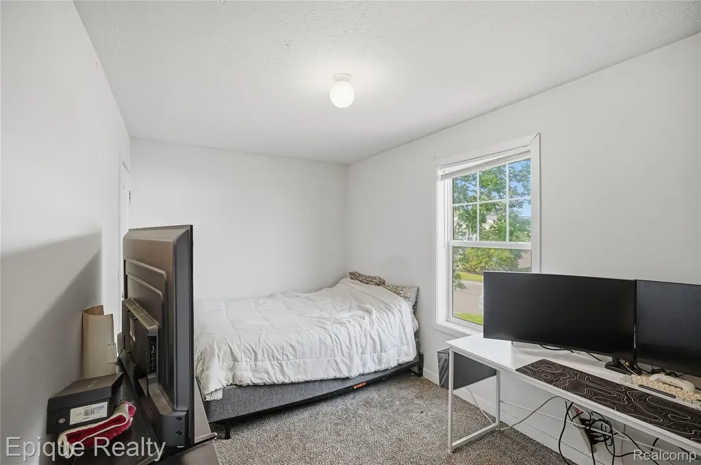 15346 Enchante Clinton Charter Township MI 48038