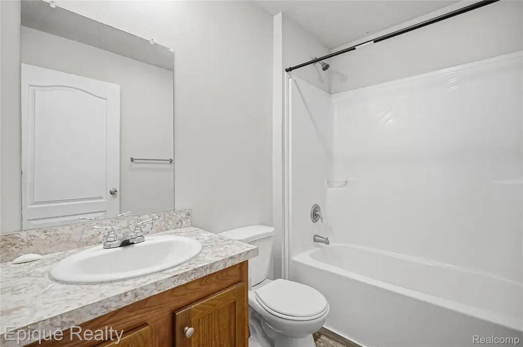 15346 Enchante Clinton Charter Township MI 48038