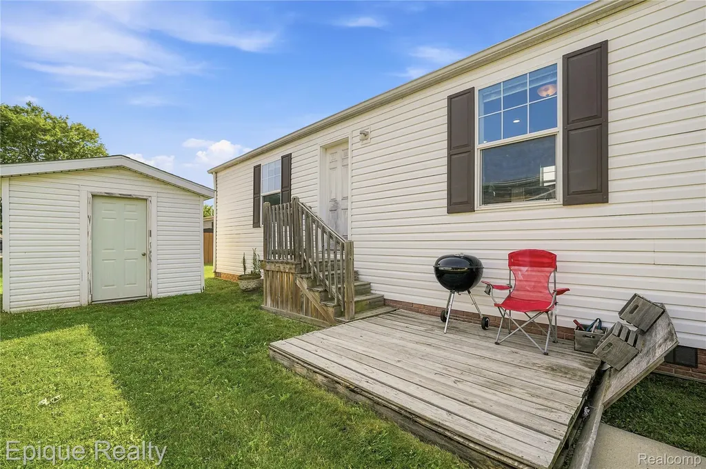 15346 Enchante Clinton Charter Township MI 48038
