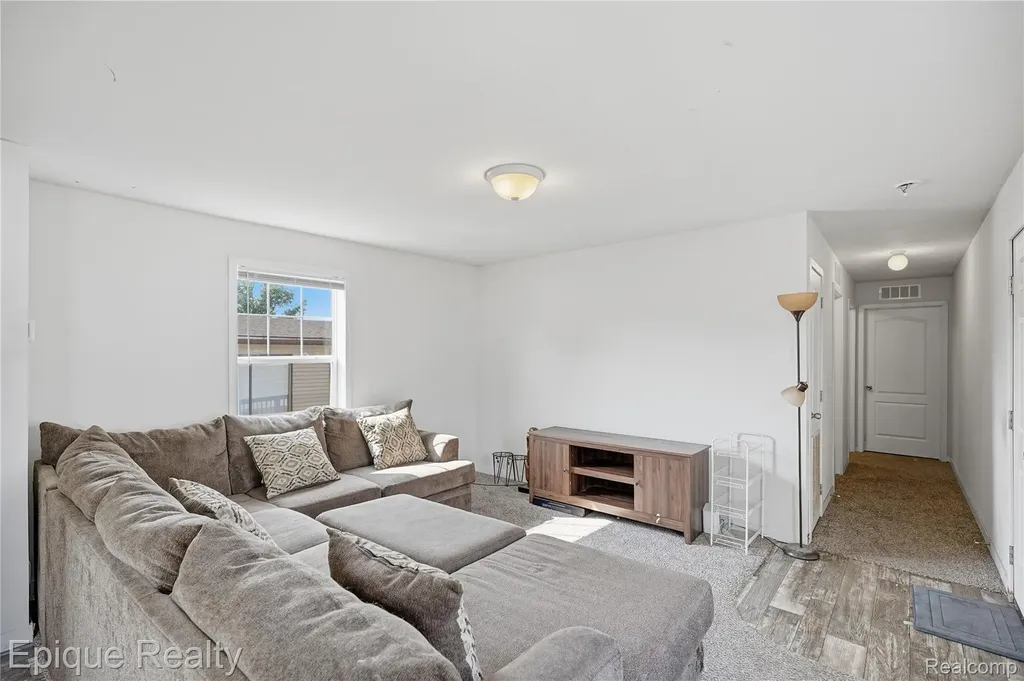 15346 Enchante Clinton Charter Township MI 48038