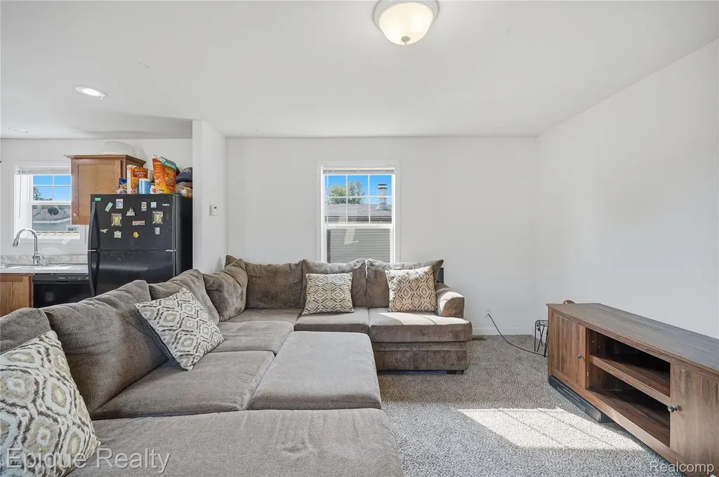 15346 Enchante Clinton Charter Township MI 48038