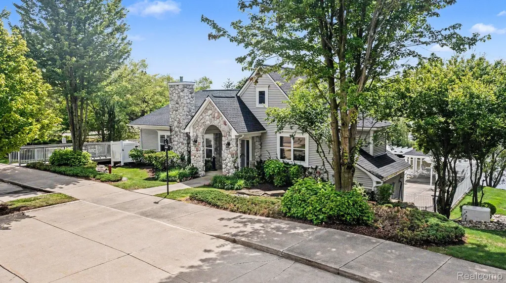 49847 Parkside Drive Northville Township MI 48168