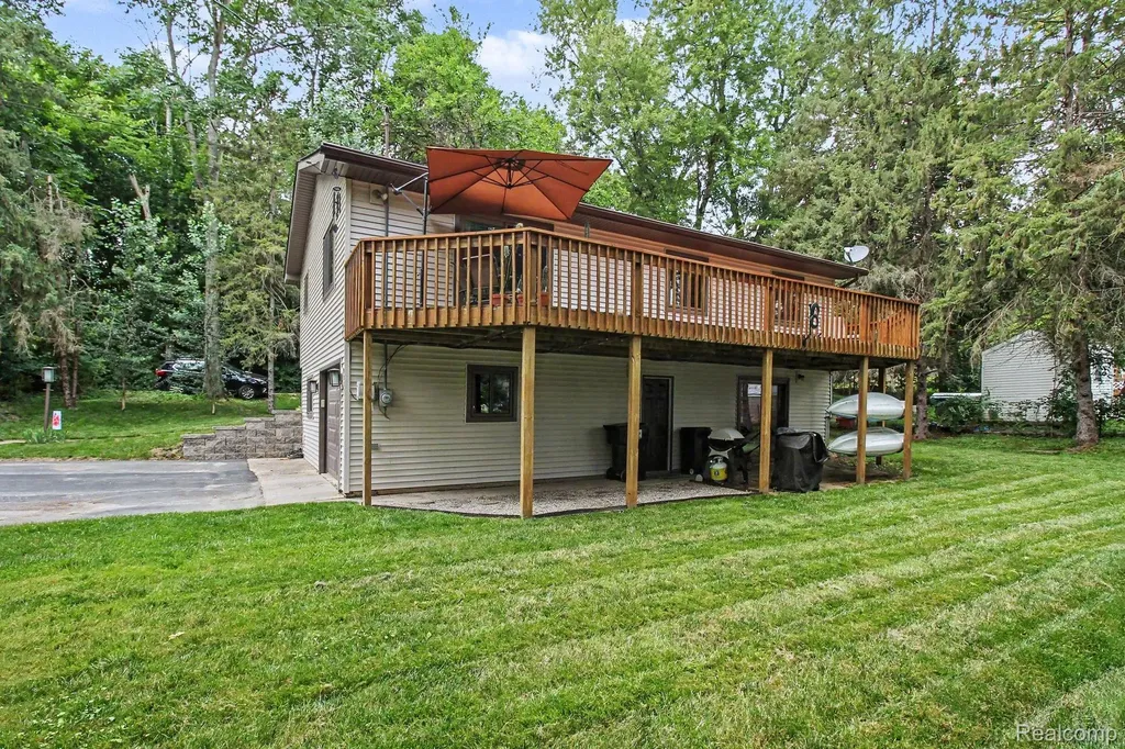 11372 Outer Drive Putnam Township MI 48169