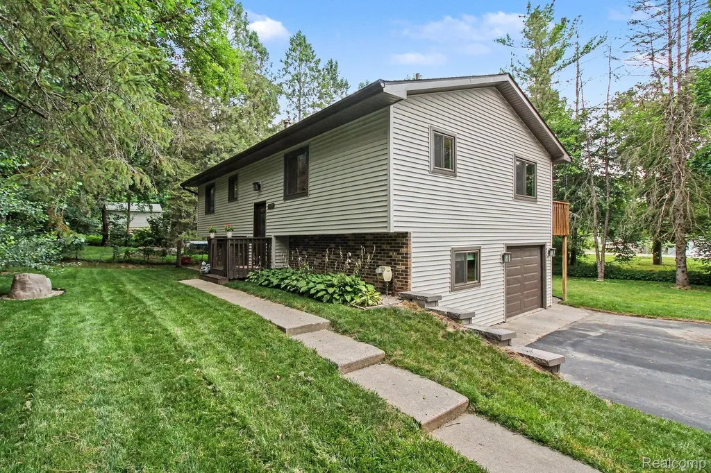 11372 Outer Drive Putnam Township MI 48169