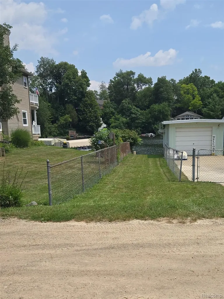 11372 Outer Drive Putnam Township MI 48169
