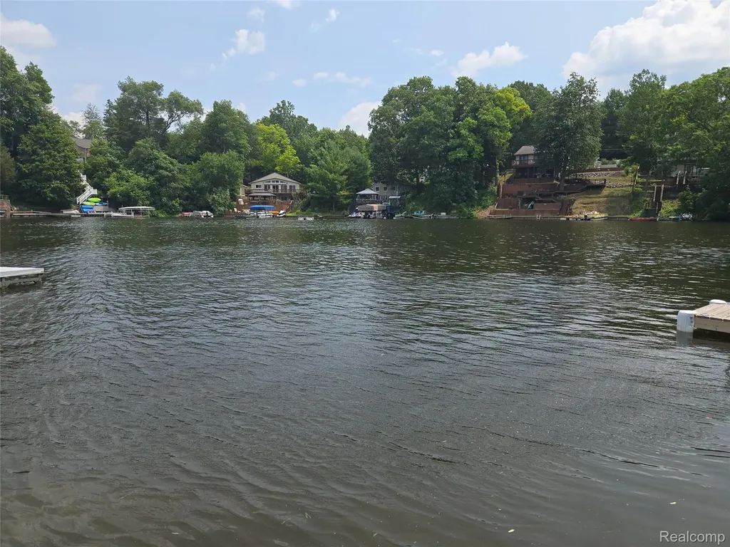 11372 Outer Drive Putnam Township MI 48169
