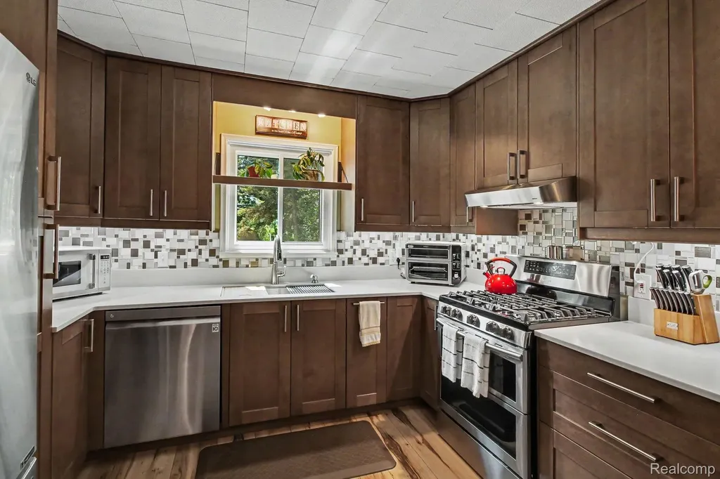 11372 Outer Drive Putnam Township MI 48169