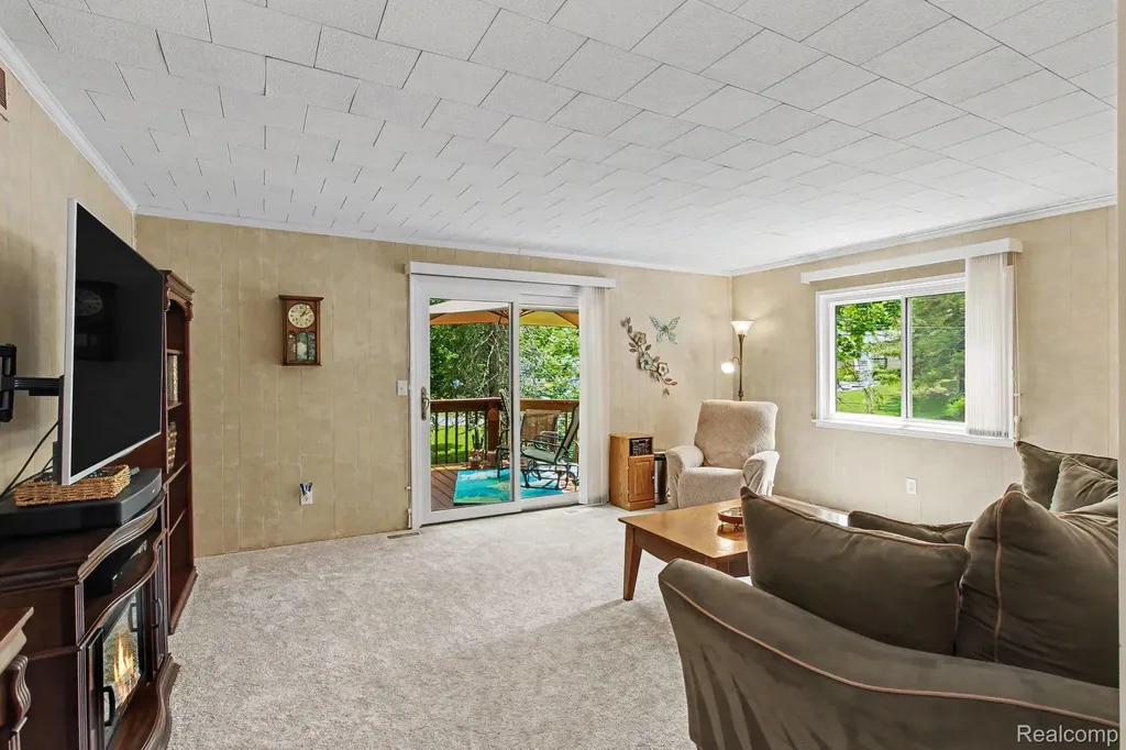 11372 Outer Drive Putnam Township MI 48169