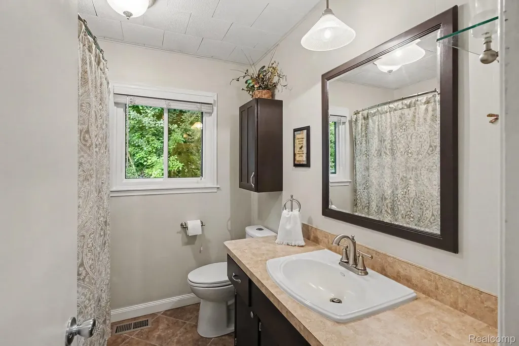 11372 Outer Drive Putnam Township MI 48169