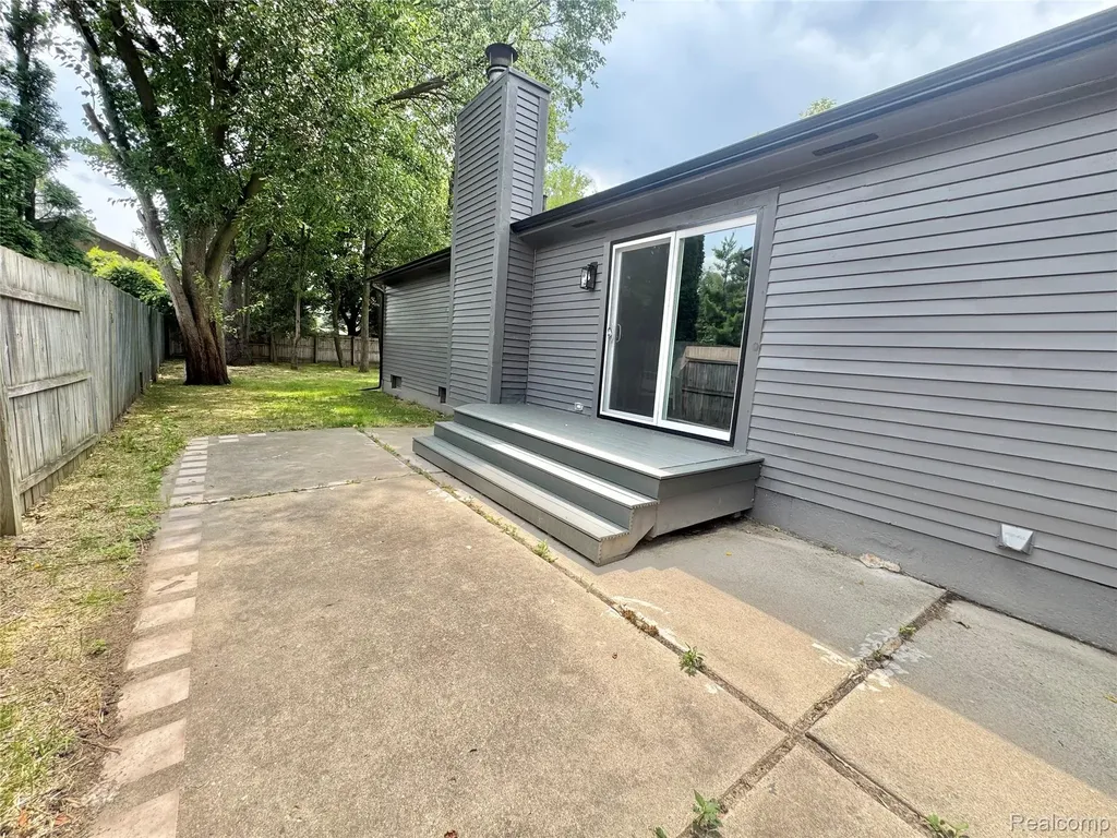 570 Hidden Ridge Drive Troy City MI 48083