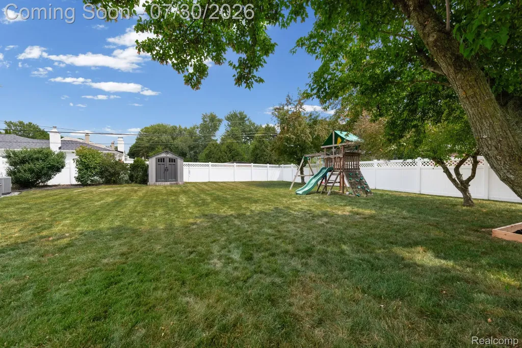 1198 Ashley Drive Troy City MI 48085