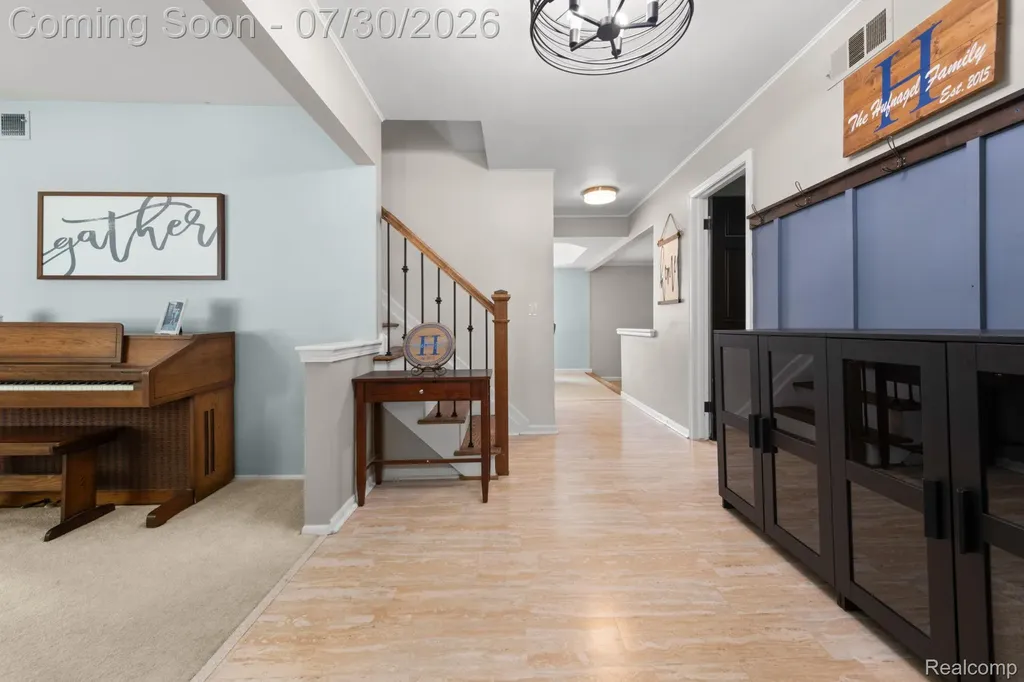 1198 Ashley Drive Troy City MI 48085
