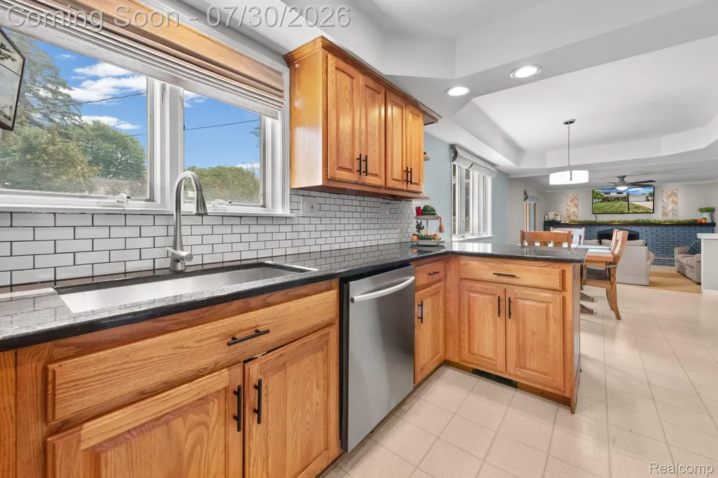 1198 Ashley Drive Troy City MI 48085