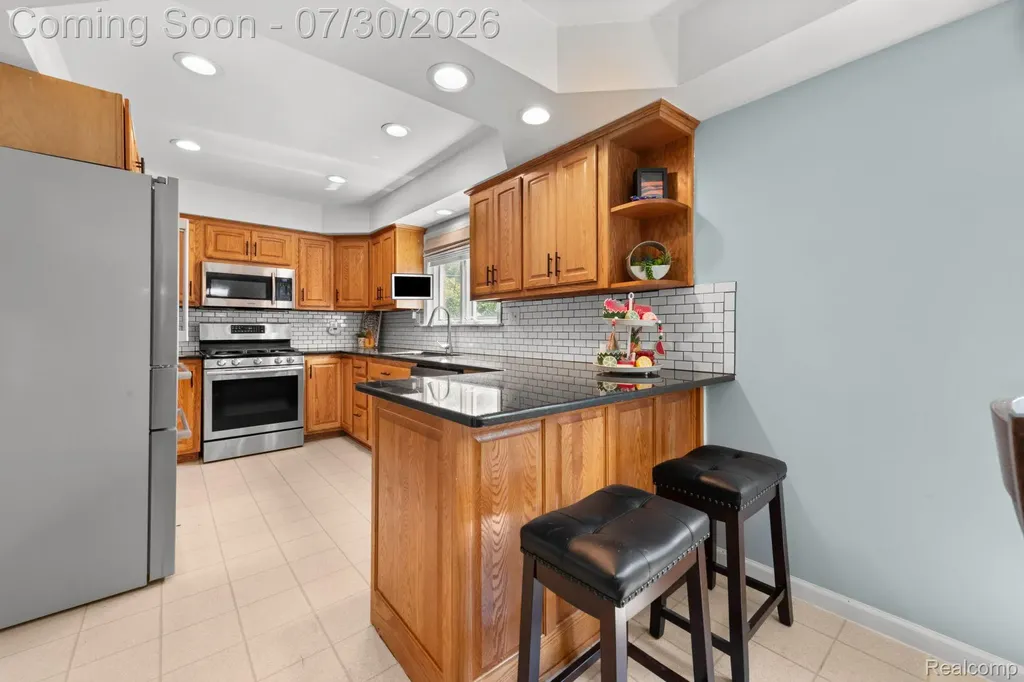 1198 Ashley Drive Troy City MI 48085